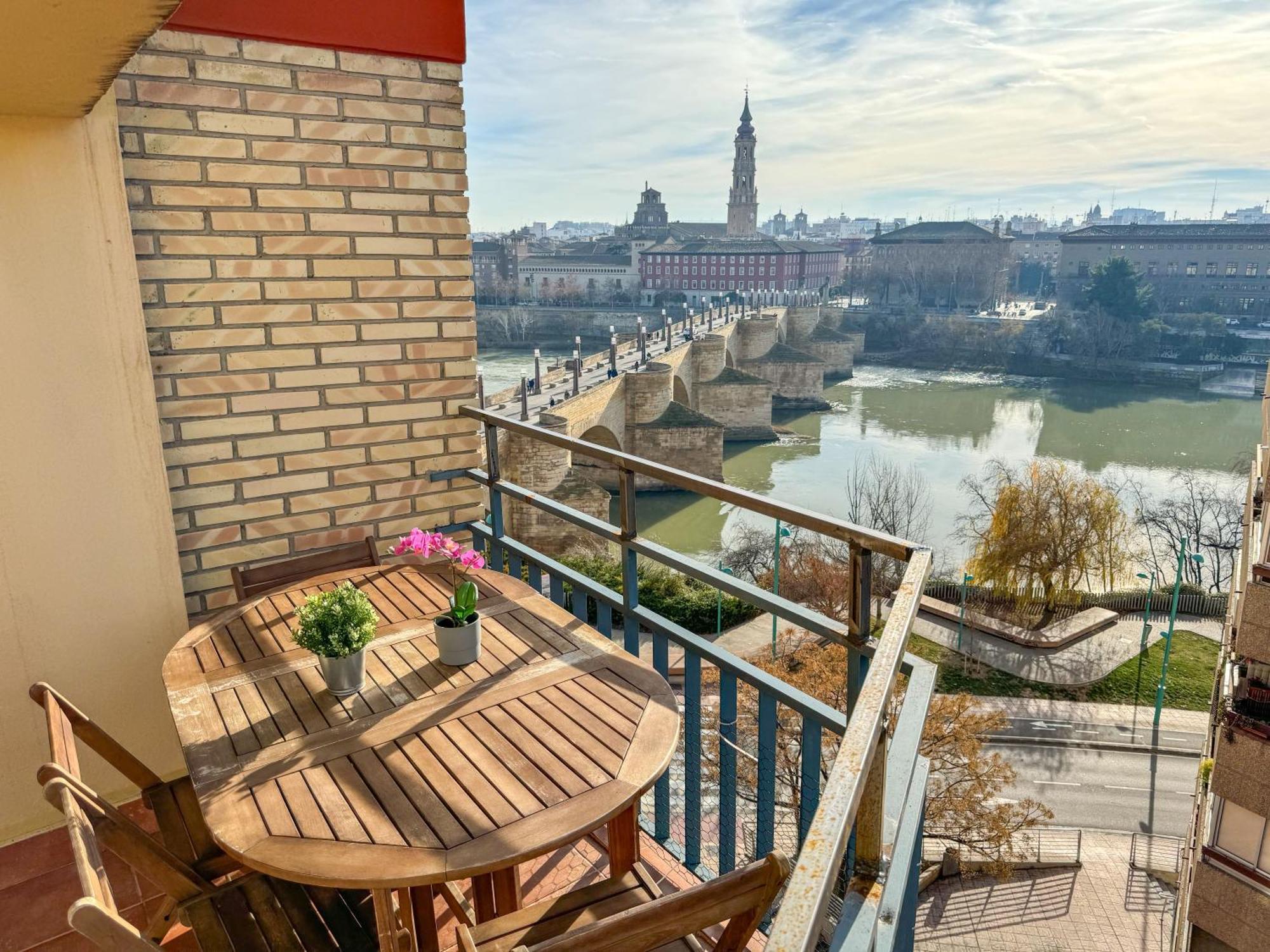 El Puente Del Pilar Comotucasa Zaragoza Exteriér fotografie