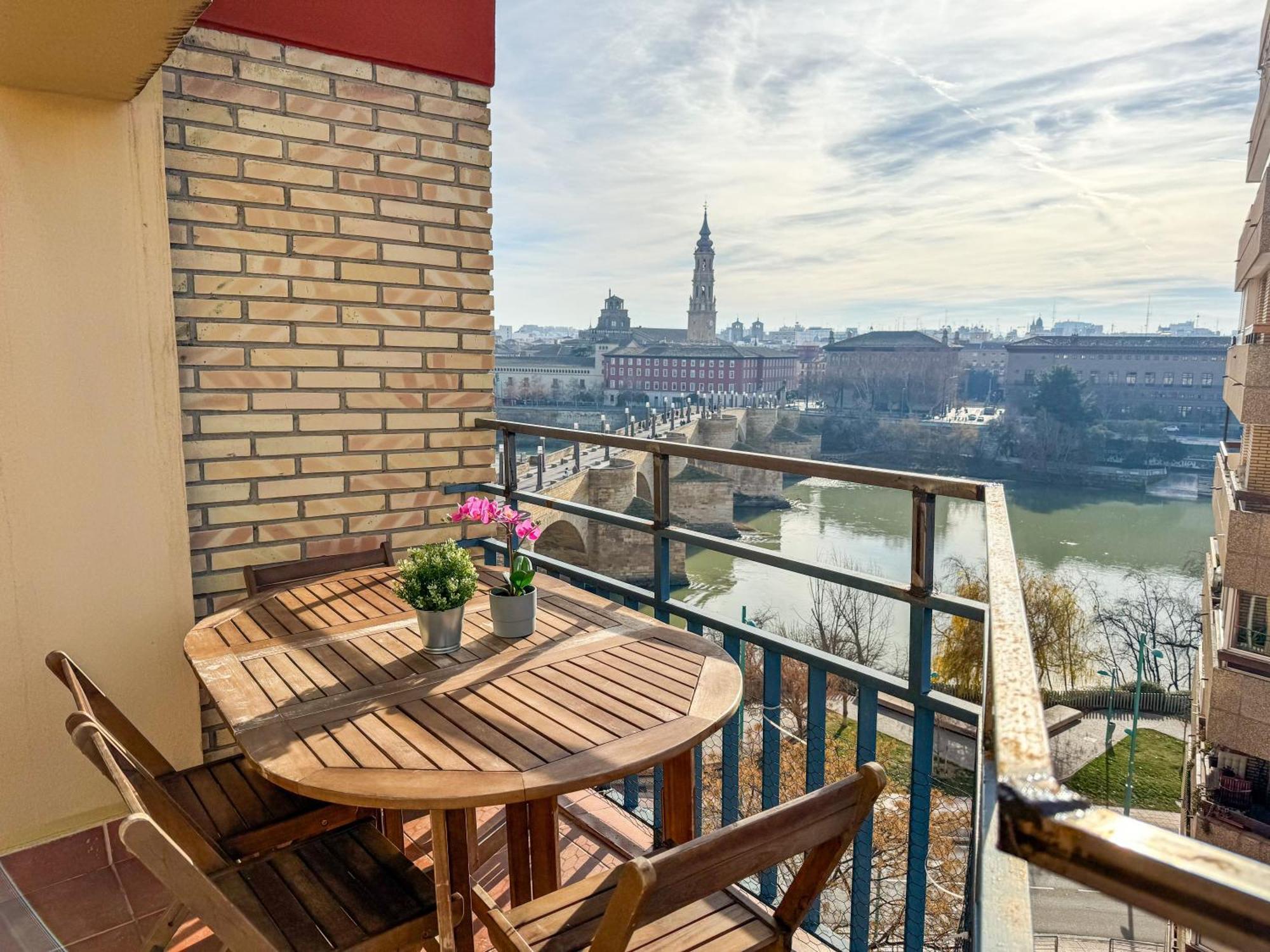 El Puente Del Pilar Comotucasa Zaragoza Exteriér fotografie